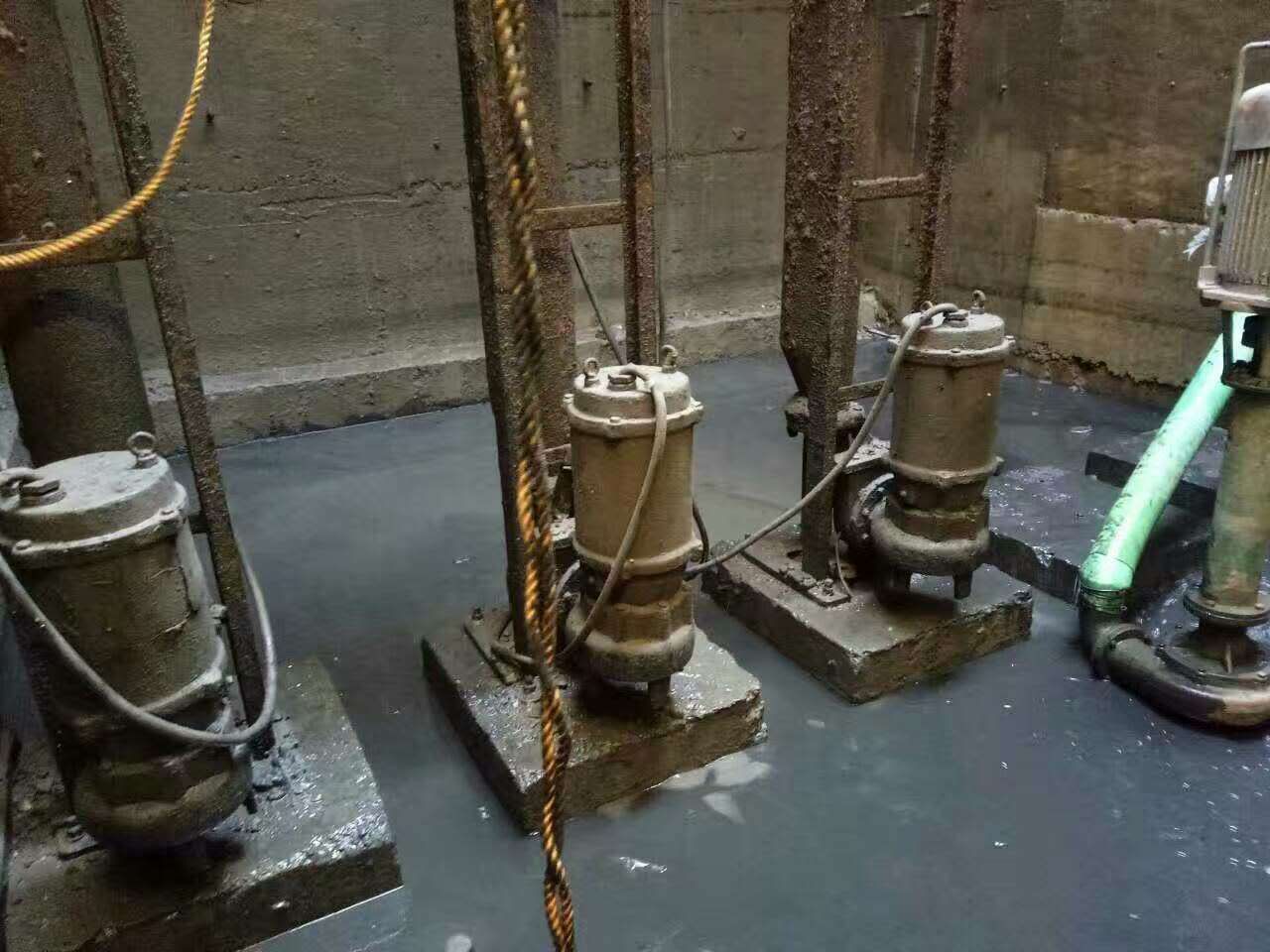 井陉污水池清理