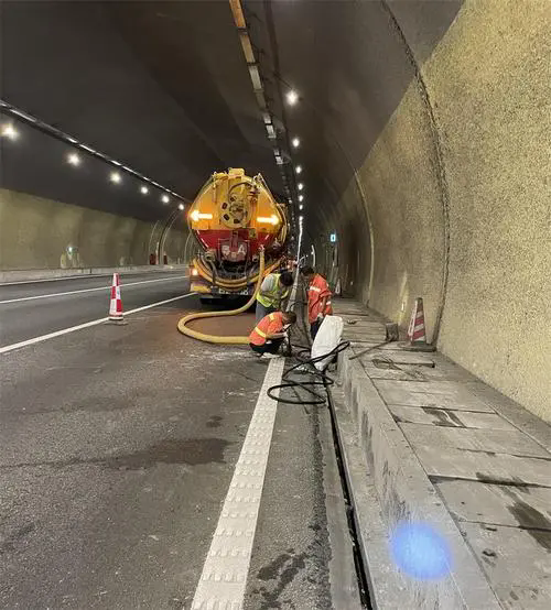 井陉隧道排水渠清淤